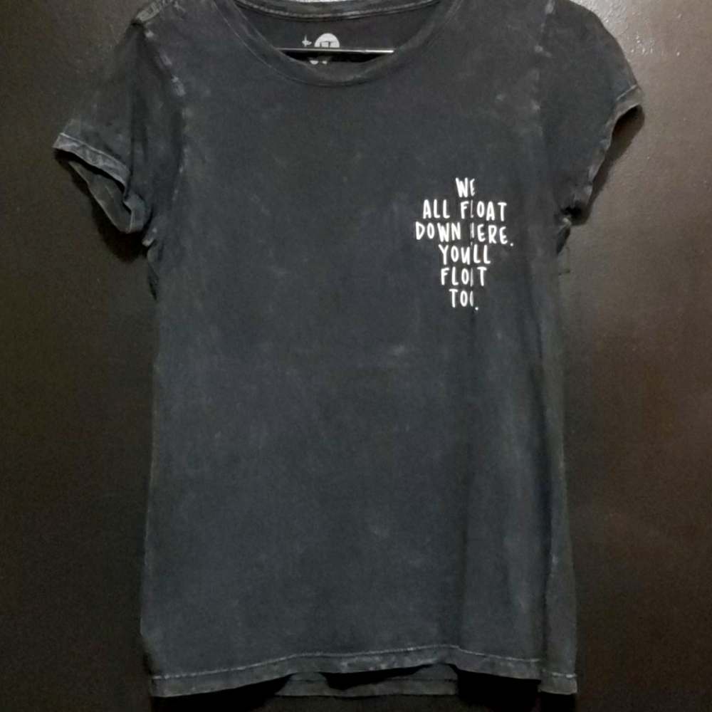 Hot Topic IT shirt
